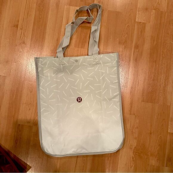 Last one! 1 Large Lululemon Reusable Shopping Gift Bag Totes Holiday Tote bag - Picture 1 of 2